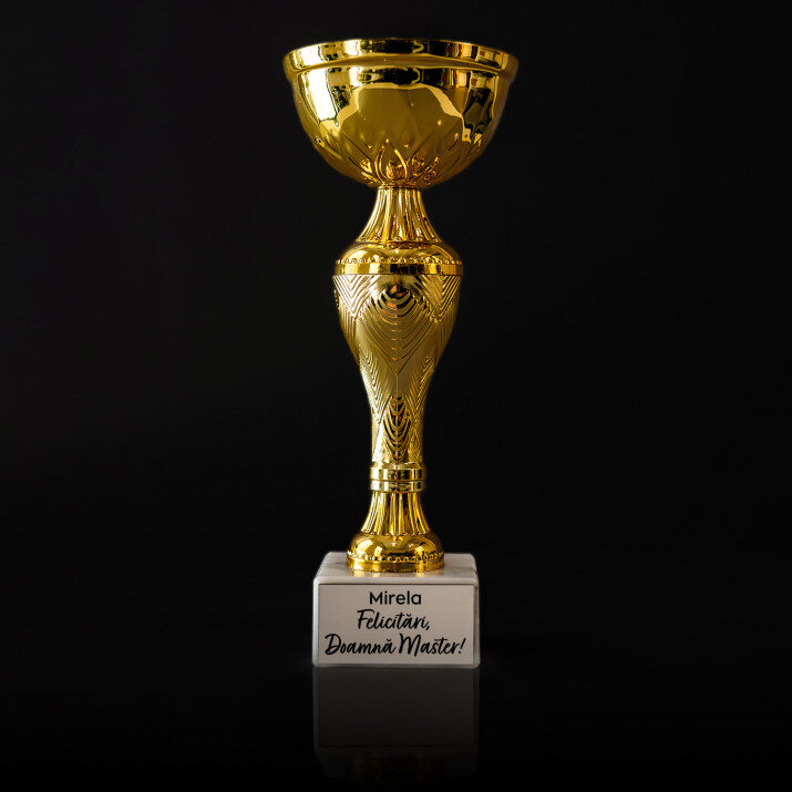 Felicitări doamnă master - Cupă aurie