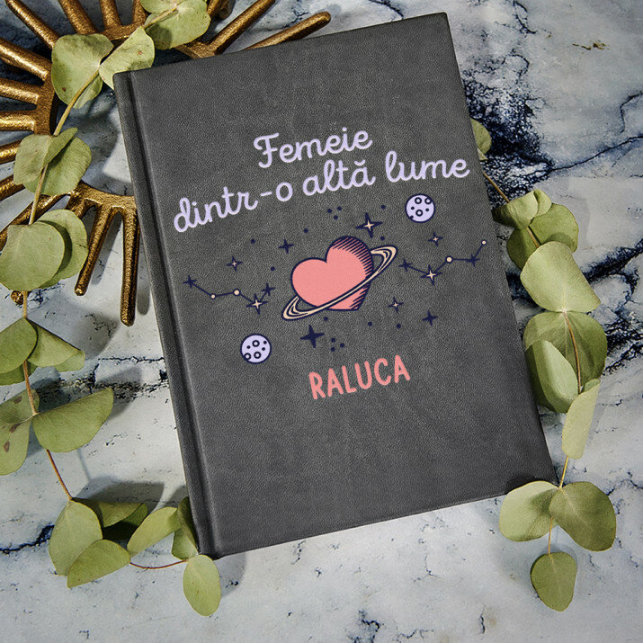 femeie dintr-o altă lume - Caiet de notițe