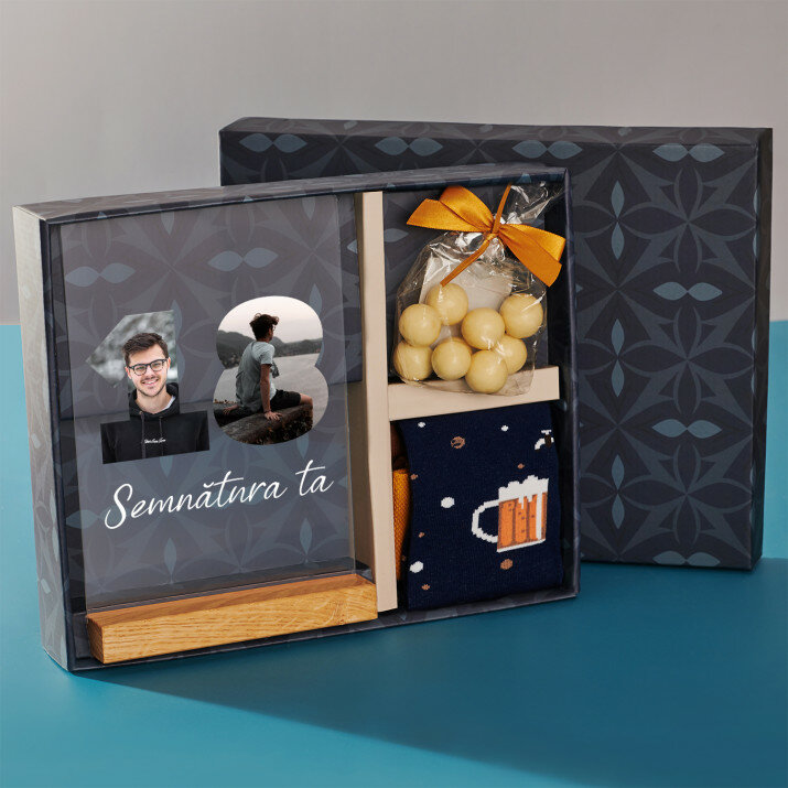 Set cadou la aniversarea 18 ani cu imprimare pe sticlă și nuci în ciocolată albă